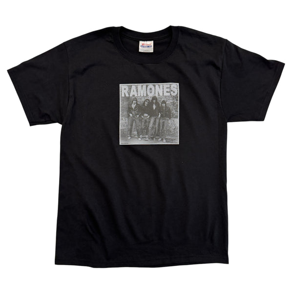 RAMONES. NOS Vintage Transfer + NOS Vintage BLACK T-Shirt. Mens Medium