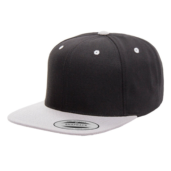 Yupoong 6089M Black/Silver. Classic Snapback. Megadeluxe –